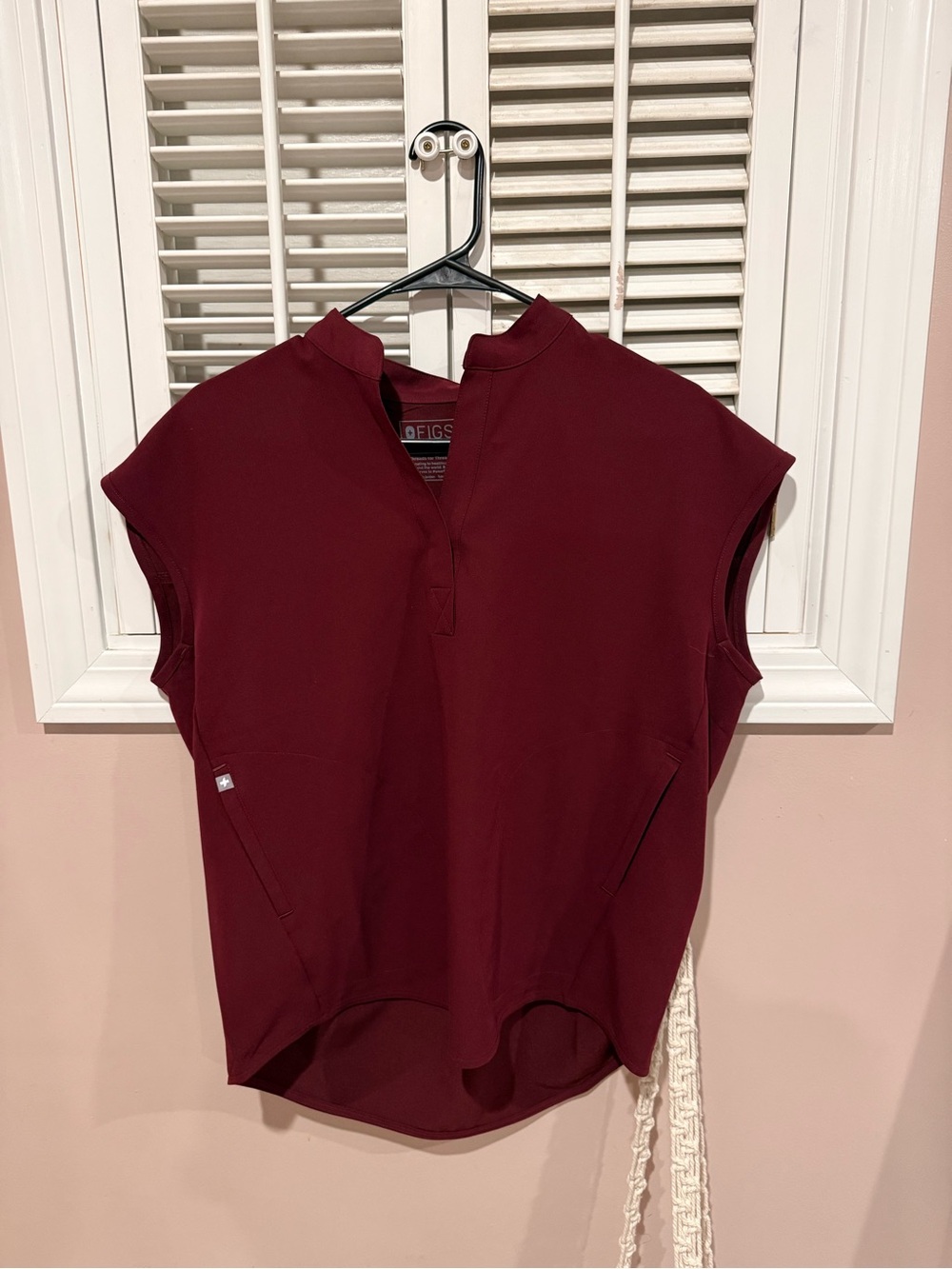 Figs Rafaela Maroon scrub top NWT (Size XS)